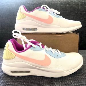 Nike Air Max Oketo Sneaker